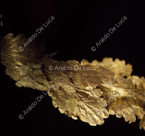 Oak leaf crown