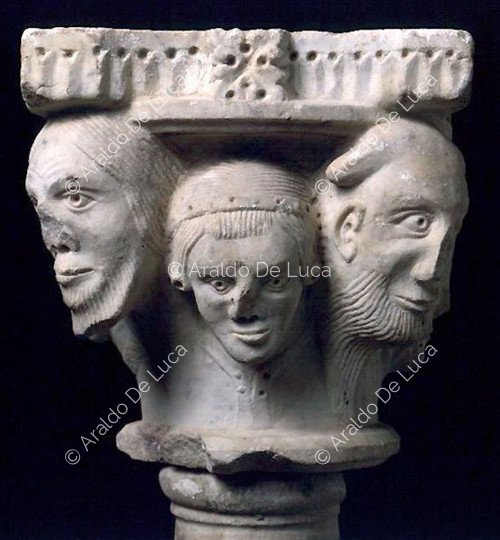 Heads supporting a capital