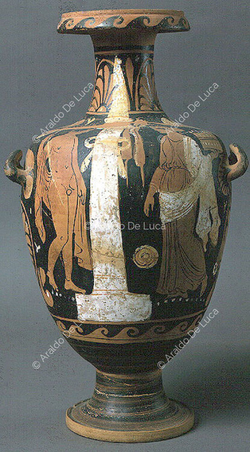 Bell amphora with red figures