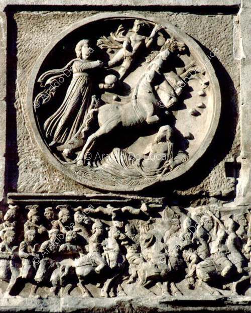 Arco de Constantino, escena de caza del león
