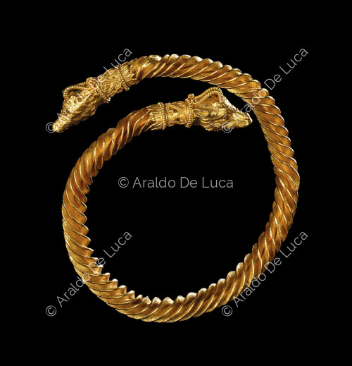 Circle bracelet with antelope protomes