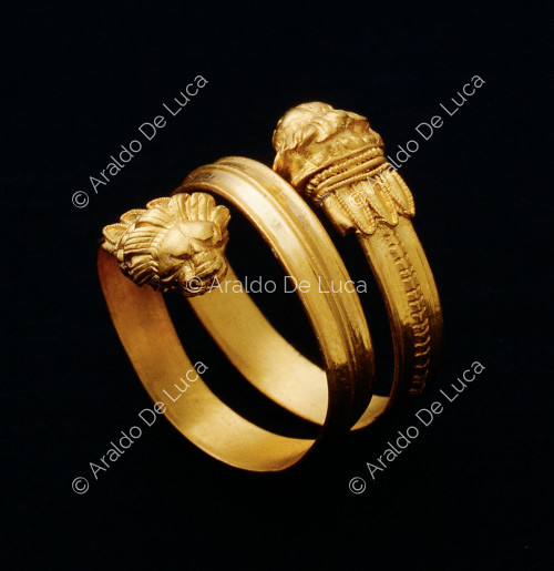 Ring with lion heads