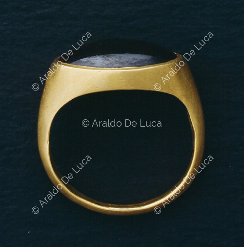 Ring with bezel