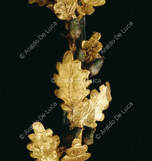 Oak leaf crown