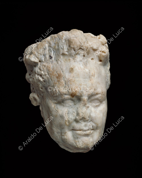 Fragment eines Reliefs mit dem Kopf des Kaisers Vespasian