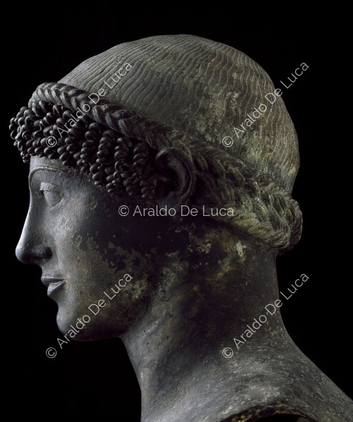 Busto de Kouros, identificado también con Apolo