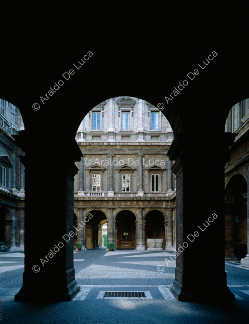 Palazzo Farnese. Cortile
