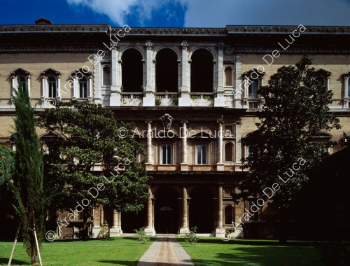 Palais Farnese. Arrière et jardin