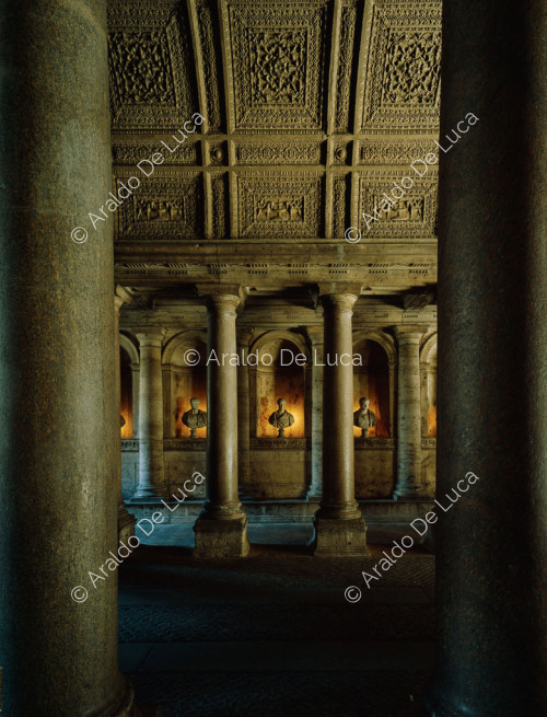 Palais Farnese. Vestibule