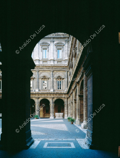 Palazzo Farnese. Innenhof