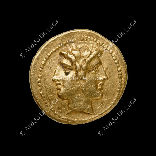 Tête lauréate janiforme, stère ou demi stère d'or républicain romain