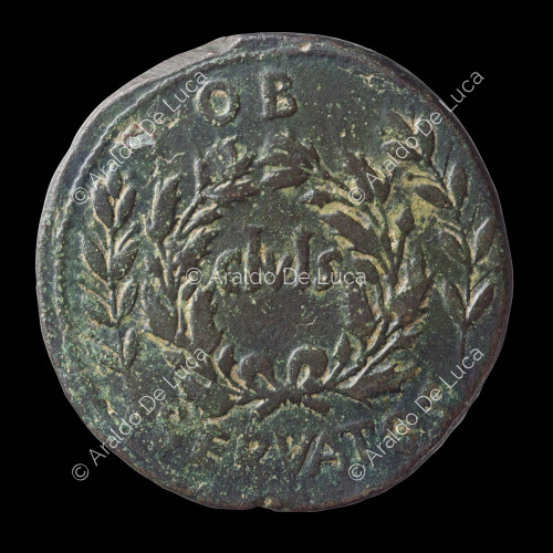 Corona di alloro, sesterzio romano imperiale del magistrato L. Naevius Surdinus