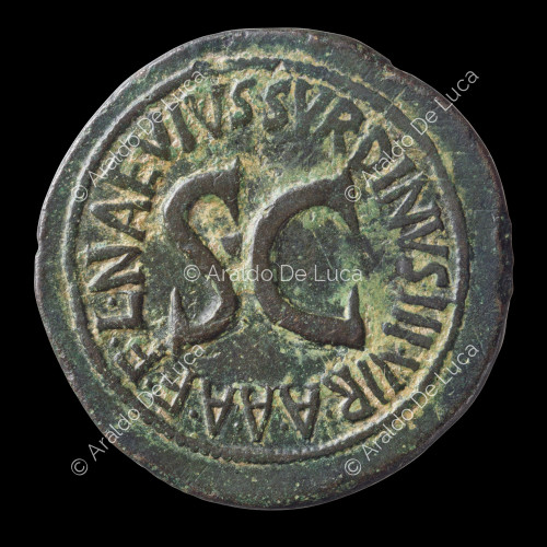 SC, sestertius impérial romain du magistrat L. Naevius Surdinus