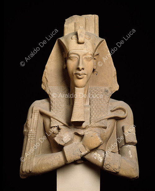 Fragment d'une statue colossale d'Akhenaton