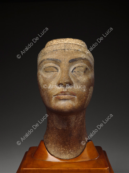 Cabeza inacabada de Nefertiti