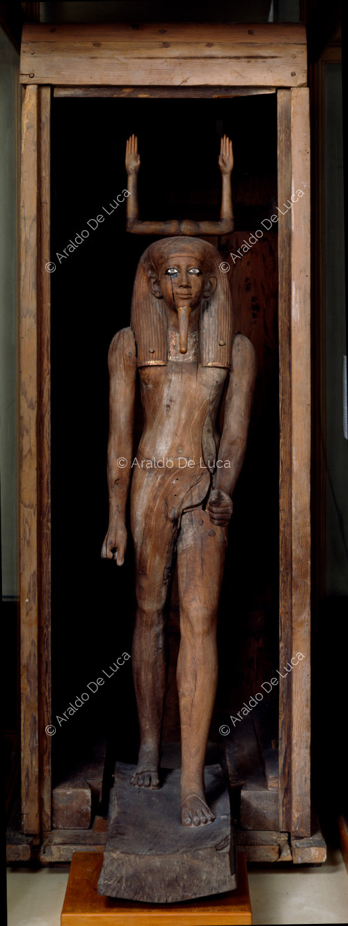 Estatua del Ka de Auibra Hor en el interior de su santuario