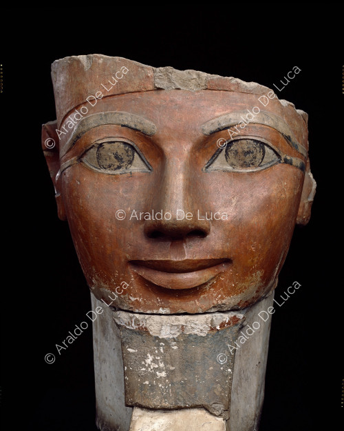 Cabeza de la reina Hatshepsut representada como Osiris