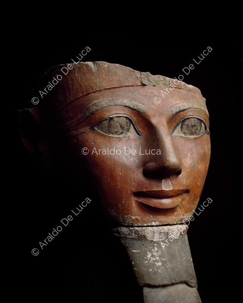 Testa della regina Hatshepsut rappresentata come Osiride