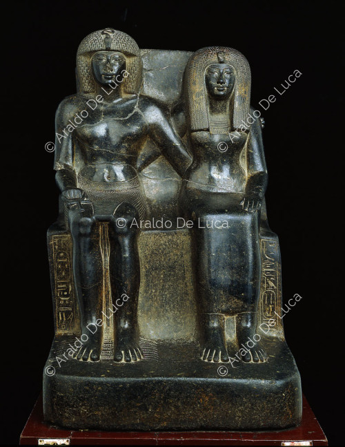 Statue de Thutmosi IV avec sa mère Tia