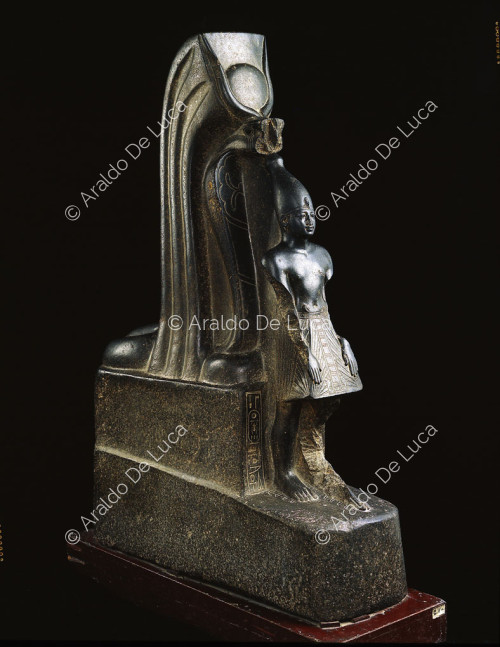 Statua di Amenofi II con Meretseger