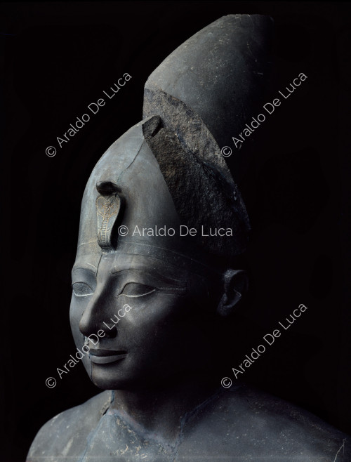 Estatua de Thutmosi III incedente