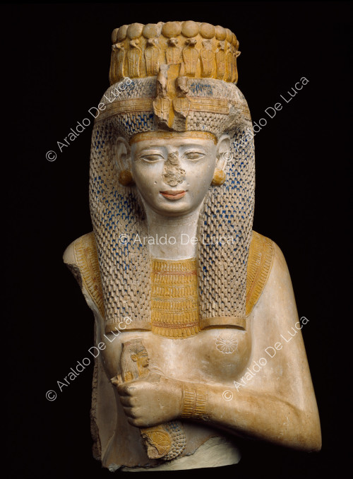 Fragmento superior de una estatua de Merytamon