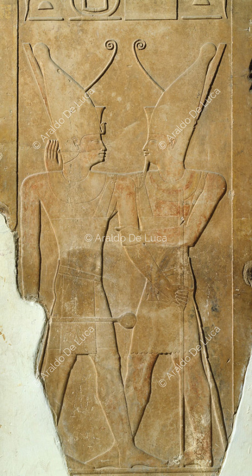 Säule von Sesostri I. Detail mit Sesostri I. und dem Gott Atum