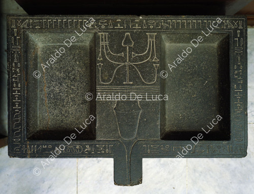 Mesa de ofrendas del rey Amenemhot II