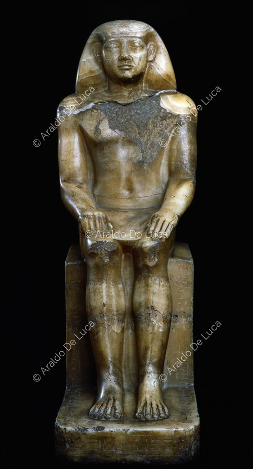 Seated statue of Petamenofi