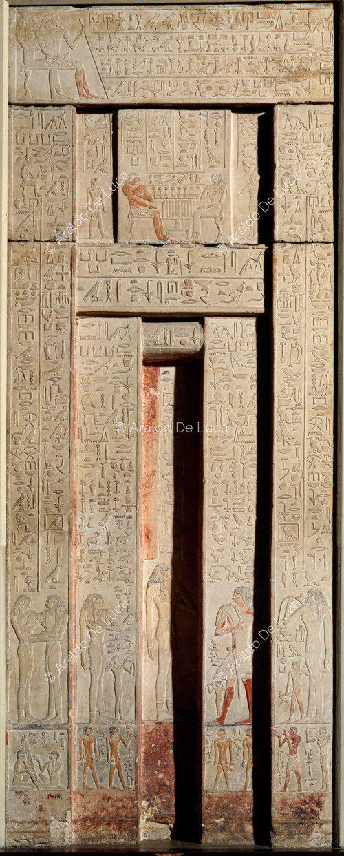 False door of Nikaura and Ihat