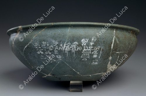 Vase with names of predynastic rulers