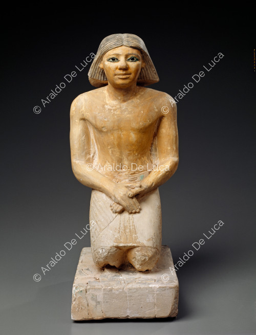 Statue of Kaemked kneeling