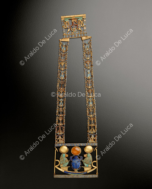 Schatz des Tutanchamun. Halskette mit solarbootförmigem Brustpanzer