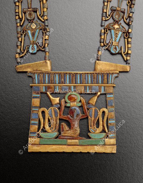 Tesoro de Tutankamón. Pectoral con serpientes