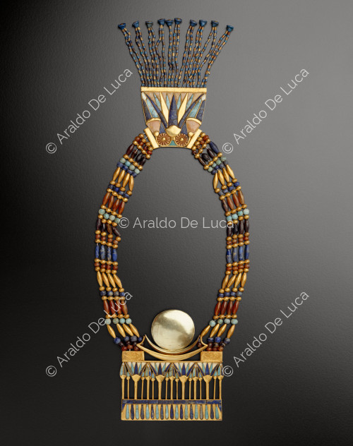 Treasure of Tutankhamun. Necklace with pectoral in the shape of a moon boat