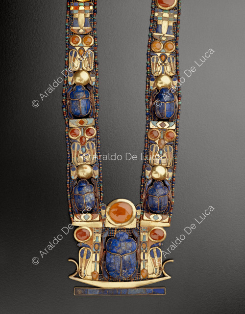 Der Schatz des Tutanchamun. Halskette mit Skarabäen