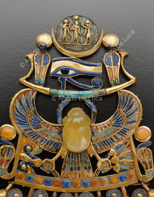 Tesoro di Tutankhamon. Pettorale con emblemi solari e lunari