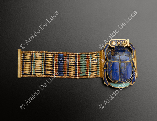 Treasure of Tutankhamun. Bracelet with scarab-shaped clasp