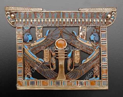 Tesoro di Tutankhamon. Pettorale con Iside e Nefti