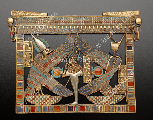 Tesoro di Tutankhamon. Pettorale con Iside, Osiride e Nefti