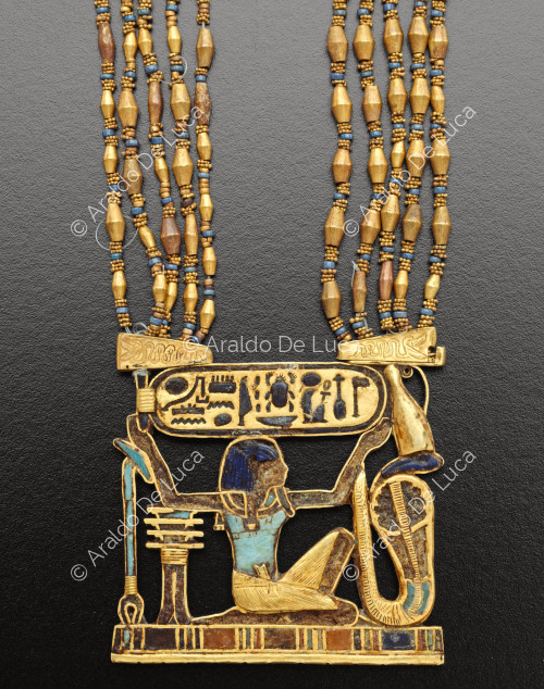 Schatzkammer des Tutanchamun. Gegengewicht eines Pektorals mit der Darstellung einer Gottheit
