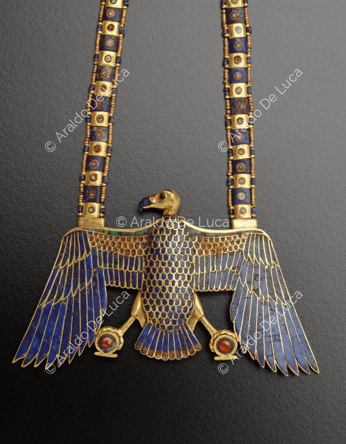 Halskette mit Pektoral, das einen Geier darstellt