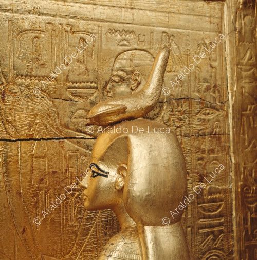 Schatzkammer des Tutanchamun. Schrein mit Kanopengefäßen