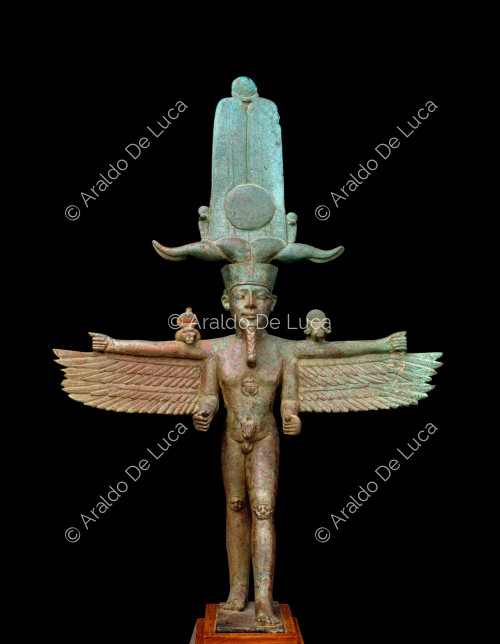 Bronzestatuette des Gottes Amun in Form einer zusammengesetzten Gottheit. Vorderseite.
