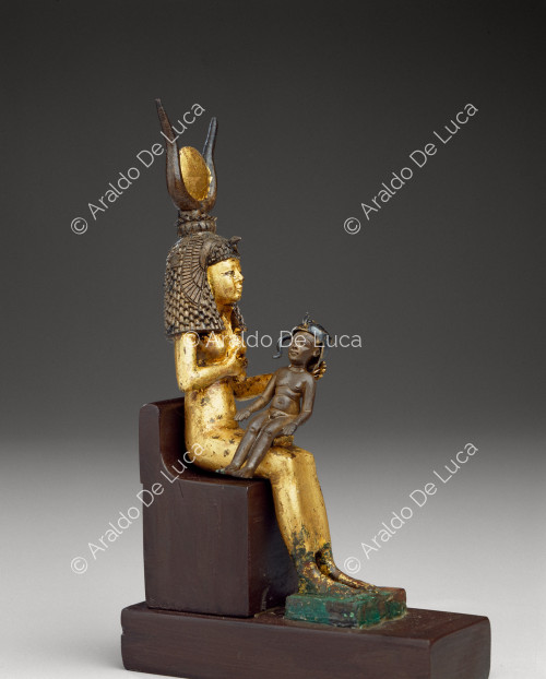 Statuetta di Iside che allatta Horus (Isis lactans)