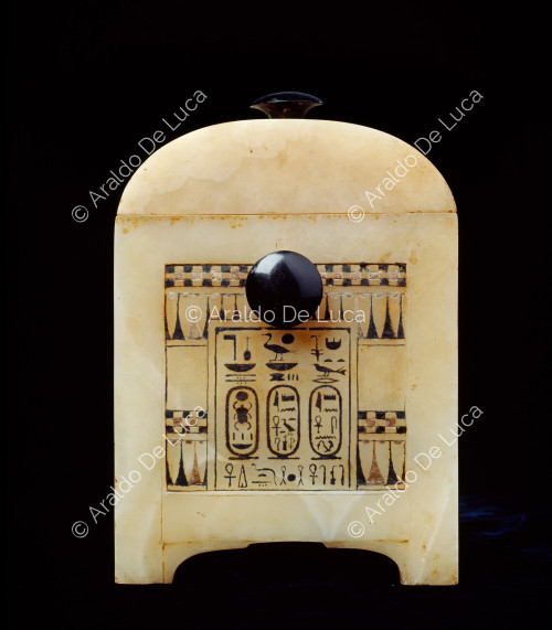 Cercueil en albâtre (calcite) peint provenant du tombeau de Toutânkhamon