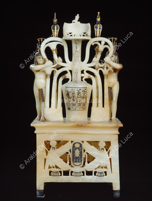 Tesoro de Tutankamón. Recipiente de perfume con divinidades del Nilo