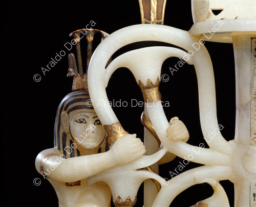 Tesoro de Tutankamón. Recipiente de perfume con deidades del Nilo. Detalle