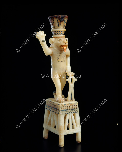 Treasure of Tutankhamun. Ointment jar with lion