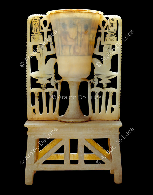 Tesoro di Tutankhamon. Lampada con scene dipinte
